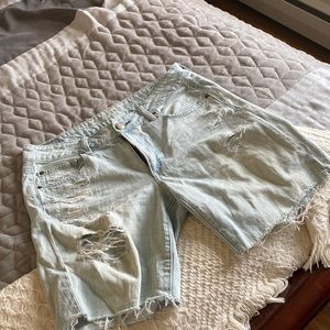 HP!!! American Eagle slouchy Bermuda short, size 10.